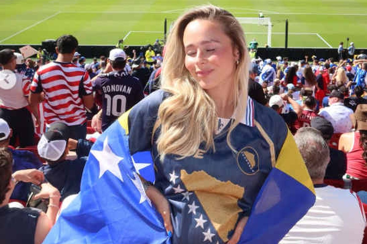 Supruga Srbina koji igra za Ameriku sa zastavom BiH bodrila Zmajeve